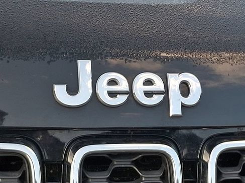 Used 2017 Jeep Grand Cherokee Limited AWD/4WD image 6
