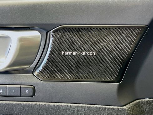 Used 2022 Volvo XC40 P8 Recharge Ultimate image 15