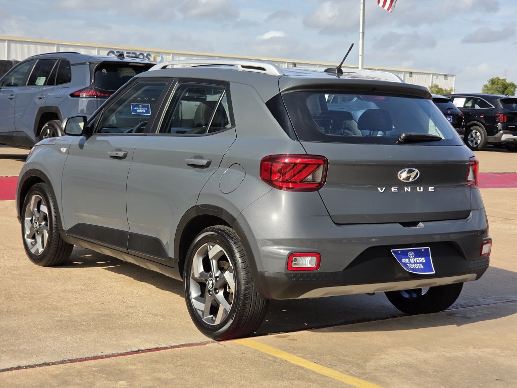 Used 2026 Hyundai Venue SEL FWD image 7