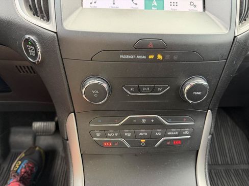 Used 2019 Ford Edge SEL w/ Equipment Group 201A AWD/4WD image 16