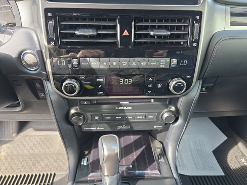 Used 2023 Lexus GX 460 Luxury w/ Accessory Package image 18