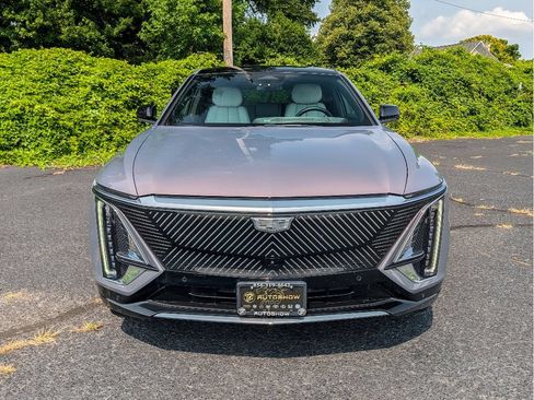Used 2024 Cadillac Lyriq Luxury AWD/4WD image 2