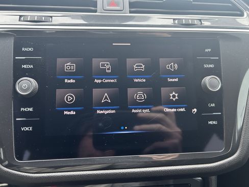 Certified 2023 Volkswagen Tiguan SE R-Line image 18