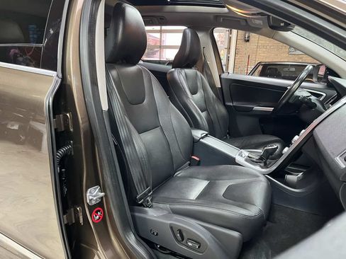 Used 2015 Volvo XC60 T5 w/ Proximity Package AWD/4WD image 25