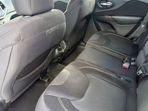 Used 2015 Jeep Cherokee Latitude AWD/4WD image 14