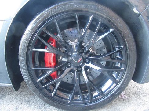 Used 2019 Chevrolet Corvette Z06 w/ Z07 Performance Package RWD image 19