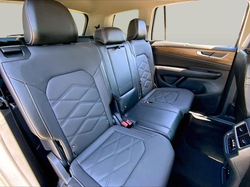Used 2024 Volkswagen Atlas SE AWD/4WD image 19