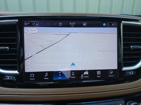 Used 2021 Chrysler Pacifica Limited AWD/4WD image 19