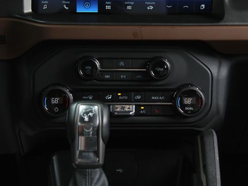 Used 2024 Ford Bronco Outer Banks AWD/4WD image 19