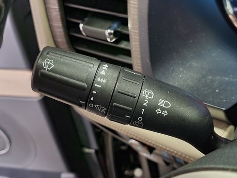 Used 2024 Ford Expedition Max Limited AWD/4WD image 32