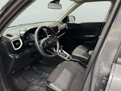 Used 2024 Hyundai Venue Limited FWD image 25