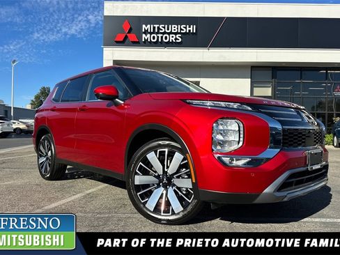 New 2025 Mitsubishi Outlander SE image 1