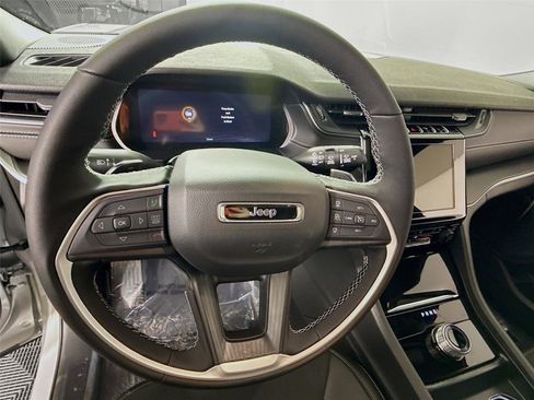 New 2025 Jeep Grand Cherokee L Altitude image 6