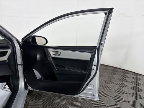 Used 2015 Toyota Corolla LE image 40