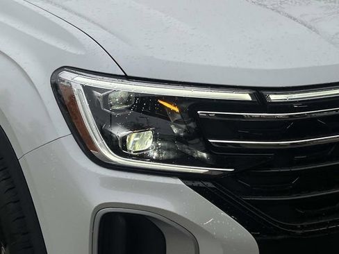 New 2026 Volkswagen Atlas Peak Edition image 7