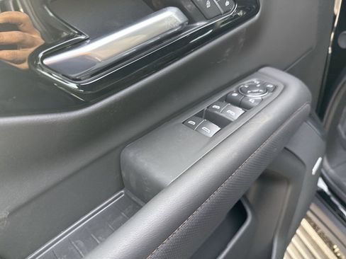 New 2026 Chevrolet Suburban High Country image 13