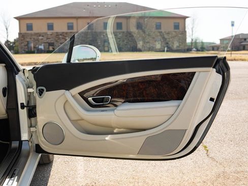 Used 2017 Bentley Continental GT image 28