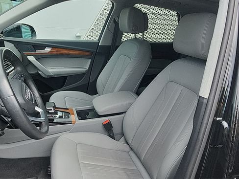 Used 2023 Audi Q5 2.0T Premium w/ Convenience Package AWD/4WD image 2