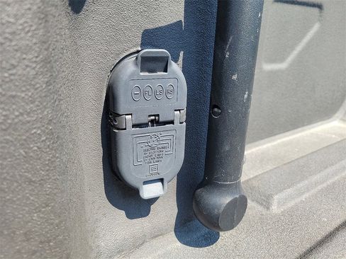 Used 2022 GMC Sierra 2500 SLE w/ SLE Convenience Package image 20