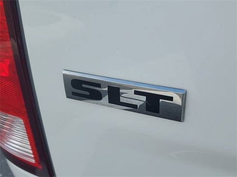 Used 2021 RAM 1500 Classic SLT image 6