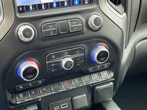 Used 2022 GMC Sierra 2500 Denali w/ Denali Ultimate Package image 16