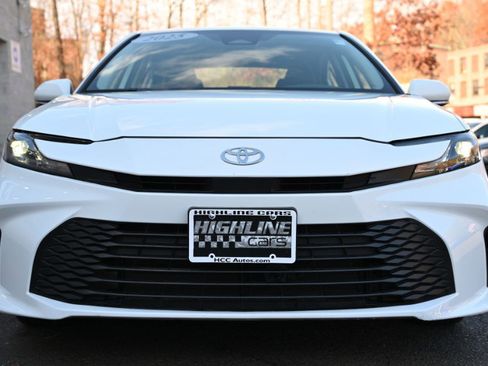 Used 2025 Toyota Camry LE image 9