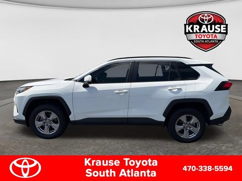 Used 2022 Toyota RAV4 XLE w/ Convenience Package AWD/4WD image 4