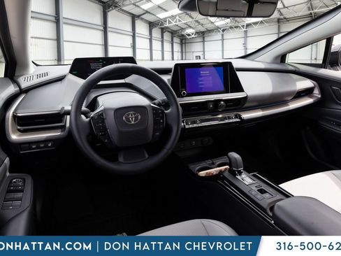 Used 2024 Toyota Prius XLE FWD image 16