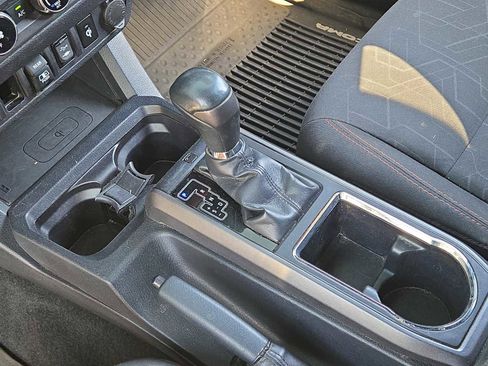 Used 2018 Toyota Tacoma TRD Sport AWD/4WD image 26