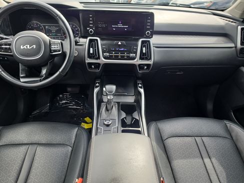Certified 2022 Kia Sorento S w/ Panoramic Sunroof Package FWD image 14