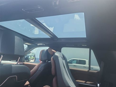 New 2026 Lincoln Navigator Reserve AWD/4WD image 19