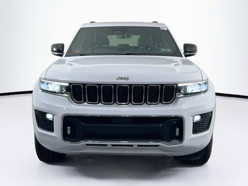 Used 2022 Jeep Grand Cherokee Overland w/ Luxury Tech Group IV AWD/4WD image 2