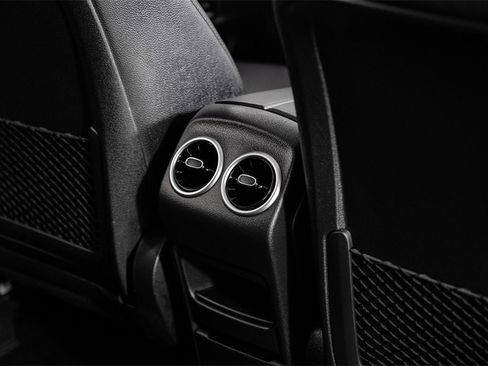 Used 2020 Mercedes-Benz GLB 250 w/ Premium Package image 39