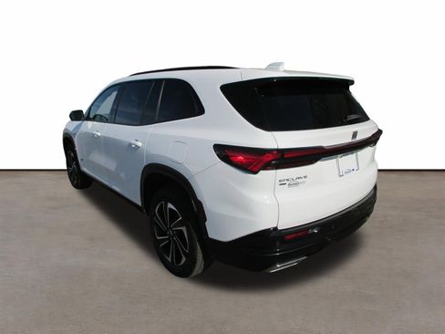 Used 2025 Buick Enclave Sport Touring AWD/4WD image 3