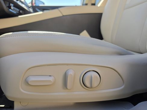 Used 2023 Buick Enclave Essence w/ Experience Buick Package AWD/4WD image 12