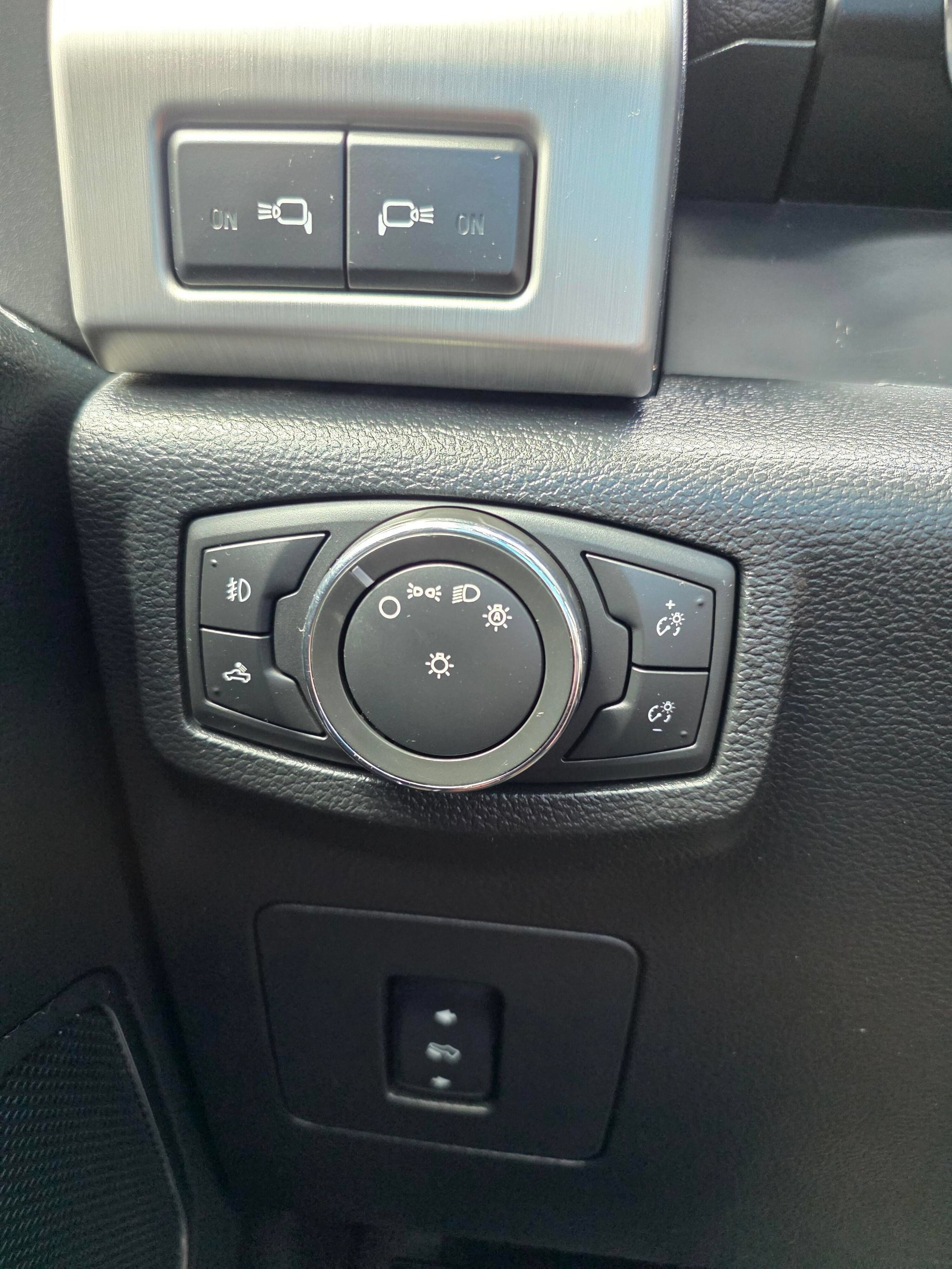 Used 2015 Ford F150 Platinum w/ Max Trailer Tow Package AWD/4WD image 24