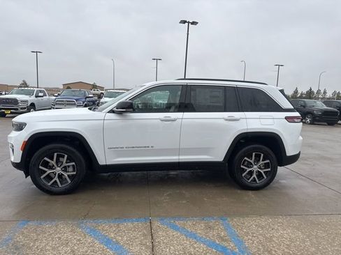 New 2025 Jeep Grand Cherokee Limited w/ Trailer Tow Package image 5