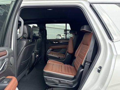 Used 2023 GMC Yukon Denali Ultimate AWD/4WD image 13