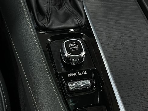 Used 2020 Volvo XC90 T6 Momentum image 22