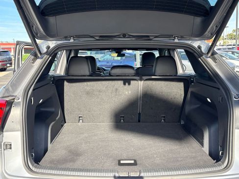 Used 2025 Volkswagen Atlas Cross Sport SE image 33