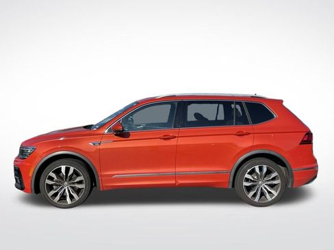 Used 2018 Volkswagen Tiguan SEL Premium w/ R-Line Package FWD image 2