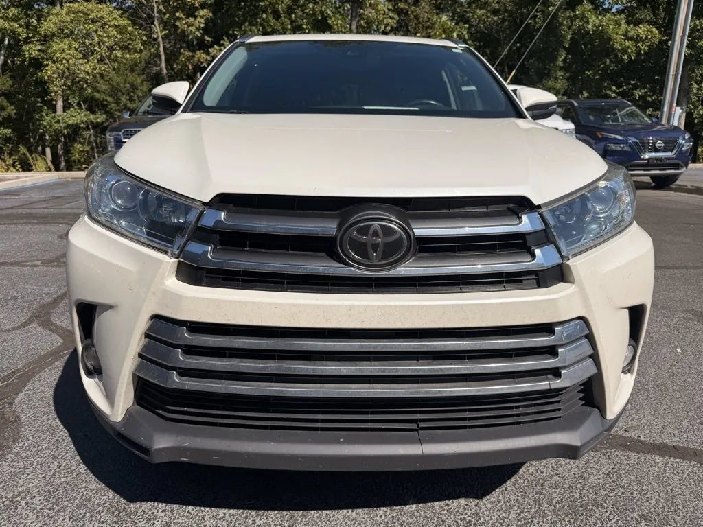 Used 2017 Toyota Highlander Limited w/ Protection Package #3 AWD/4WD image 6