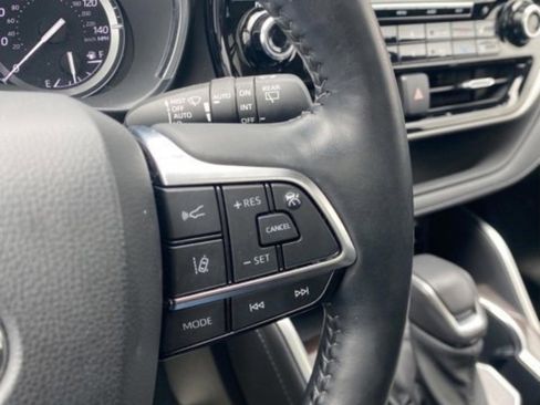 Used 2021 Toyota Highlander Platinum image 18