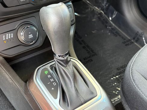 Used 2022 Jeep Renegade Latitude AWD/4WD image 22