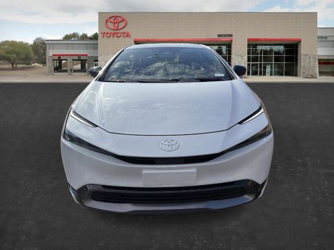 Used 2025 Toyota Prius XLE image 2