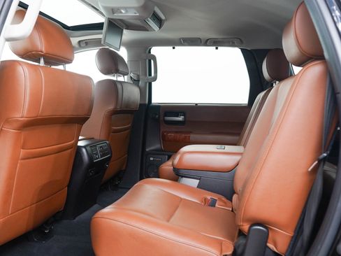 Used 2019 Toyota Sequoia Platinum AWD/4WD image 17
