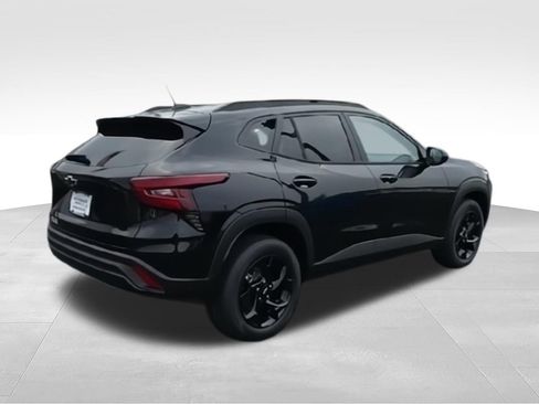 New 2026 Chevrolet Trax LT w/ Driver Confidence Package FWD image 8