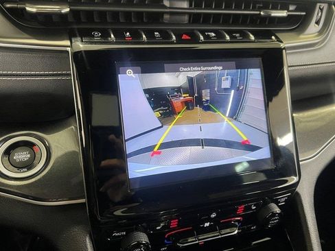 Used 2023 Jeep Grand Cherokee Altitude image 41