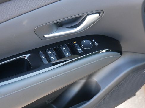 Certified 2025 Hyundai Tucson Limited AWD/4WD image 19