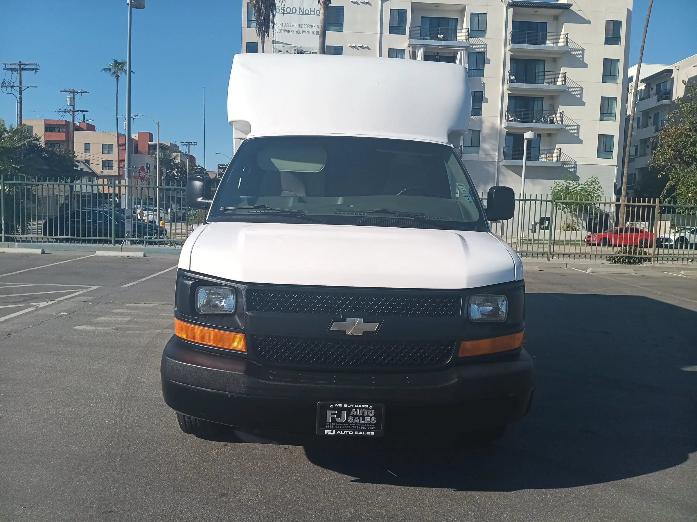 Used 2010 Chevrolet Express 3500 RWD image 3